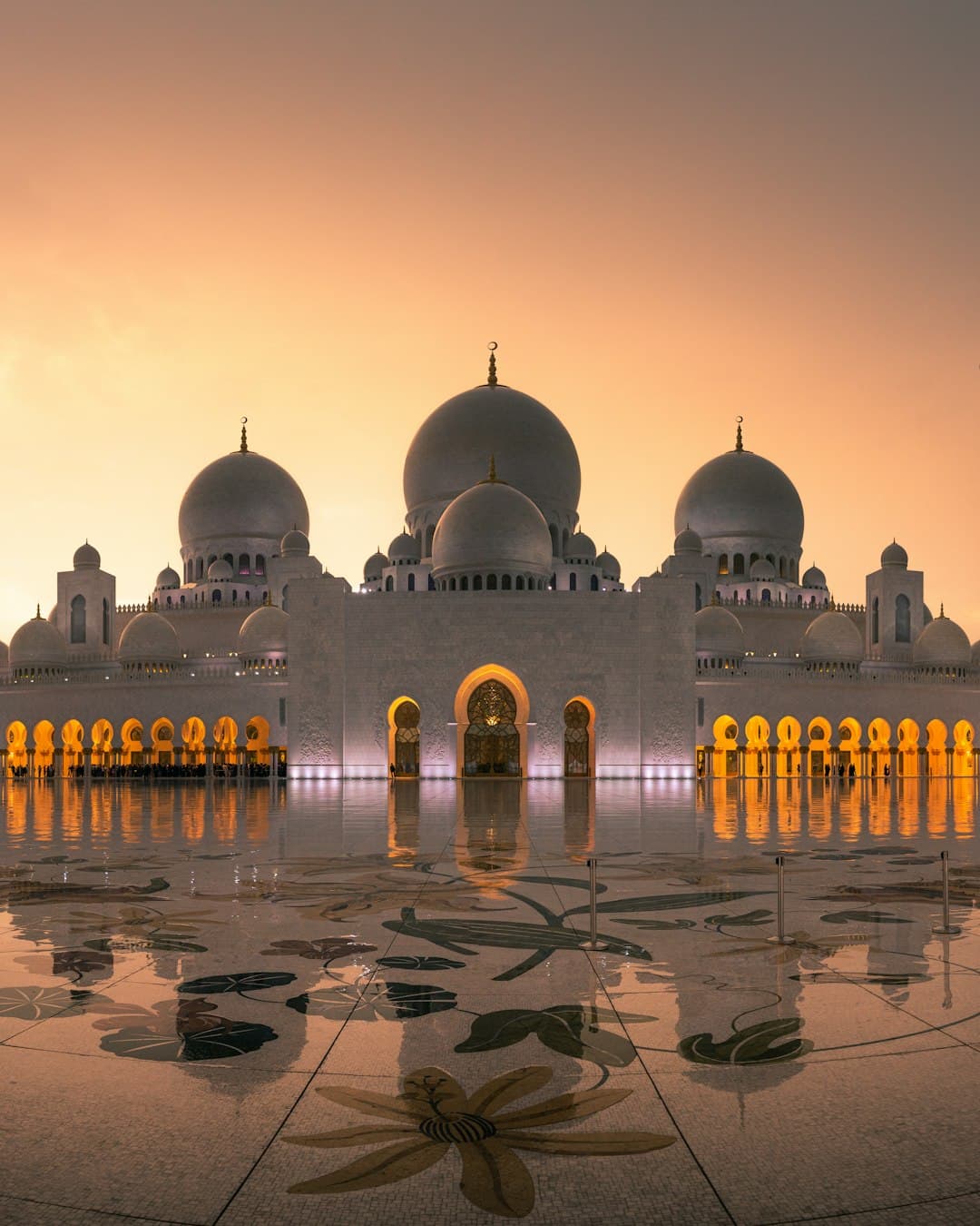 Abu Dhabi, United Arab Emirates - Travel Guide